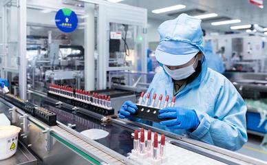 月產近7000萬支，這家化妝品代工廠為何營收增長將超三成？